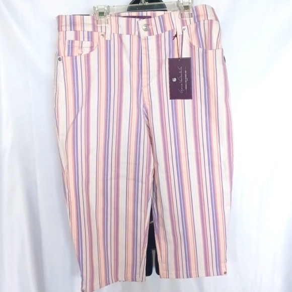 Gloria Vanderbilt Amanda Capris Classic Rise Petite - Picture 2 of 9